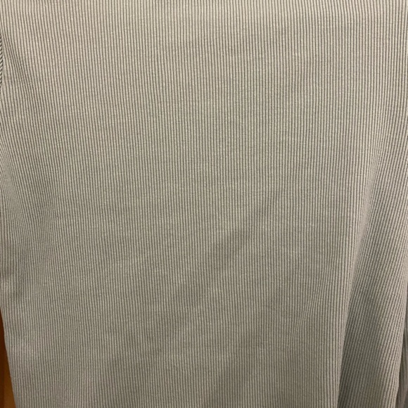 Brandy Melville Caroline top in sage green - Picture 4 of 10